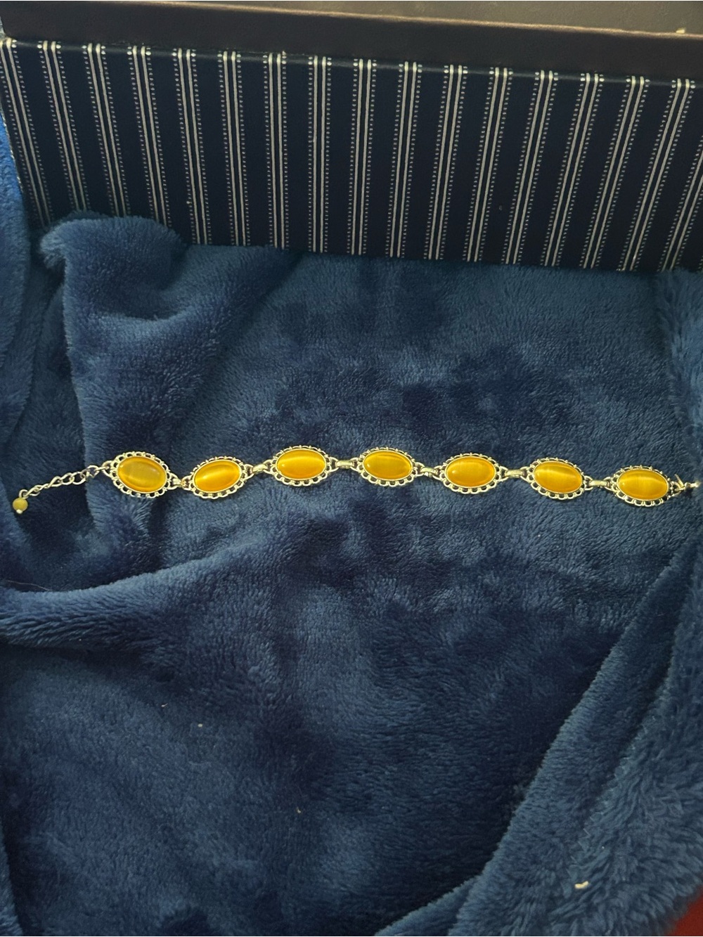 Vintage Avon Bracelet Beautiful Yellow Gemstones.